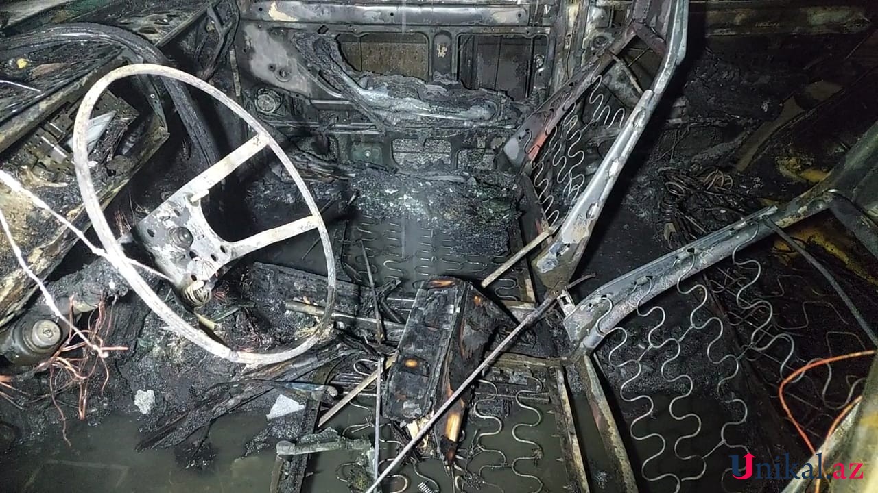 Gəncədə minik maşını yandı - FOTOLAR